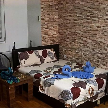 Wonderful Studio Apartment In Skopje Center Екстер'єр фото