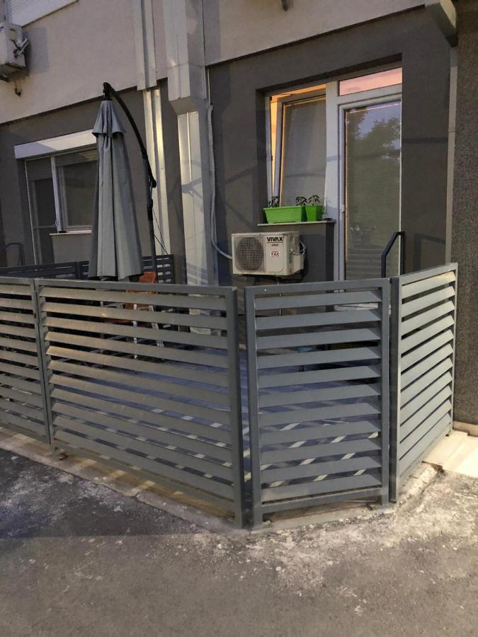 Wonderful Studio Apartment In Skopje Center Екстер'єр фото